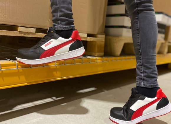 Chaussures de sécurité dans le service